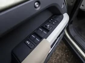 Land Rover Defender thumbnail 20