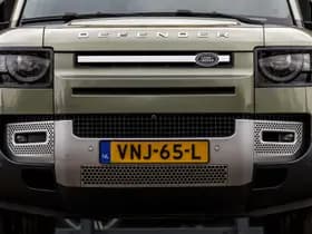 Land Rover Defender thumbnail 3