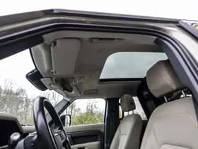 Land Rover Defender thumbnail 21