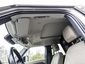 Land Rover Defender thumbnail 23