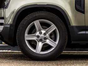 Land Rover Defender thumbnail 9