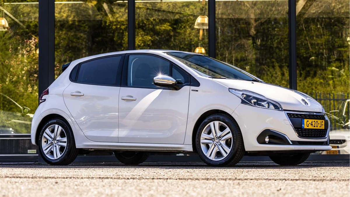 Peugeot 208 — foto 1