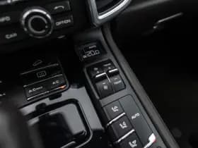 Porsche Cayenne thumbnail 52
