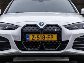 BMW i4 thumbnail 3