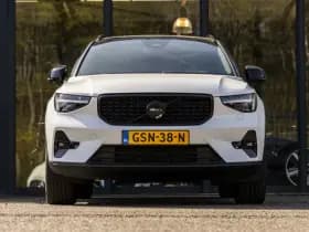 Volvo XC40 thumbnail 3