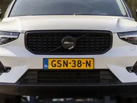 Volvo XC40 thumbnail 4