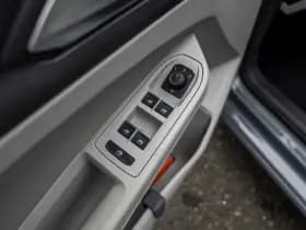 Volkswagen Golf thumbnail 24