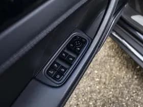 Porsche Panamera thumbnail 42