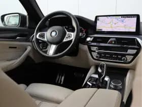 BMW 5 Serie Touring 530e M-sport | Trekhaak | Pano | H&K | Head-up | Org. NL thumbnail 27