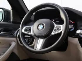 BMW 5 Serie Touring 530e M-sport | Trekhaak | Pano | H&K | Head-up | Org. NL thumbnail 28