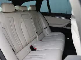 BMW 5 Serie Touring 530e M-sport | Trekhaak | Pano | H&K | Head-up | Org. NL thumbnail 32