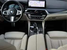 BMW 5 Serie Touring 530e M-sport | Trekhaak | Pano | H&K | Head-up | Org. NL thumbnail 5