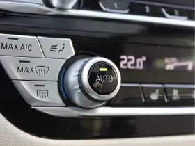 BMW 5 Serie Touring 530e M-sport | Trekhaak | Pano | H&K | Head-up | Org. NL thumbnail 85