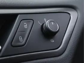 Volkswagen Golf 1.0 TSI Highline R-line | Panoramadak | Camera | Virtual | LED thumbnail 33