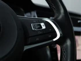 Volkswagen Golf 1.0 TSI Highline R-line | Panoramadak | Camera | Virtual | LED thumbnail 38