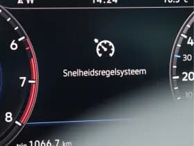 Volkswagen Golf 1.0 TSI Highline R-line | Panoramadak | Camera | Virtual | LED thumbnail 42