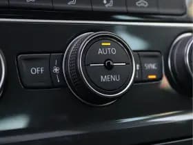 Volkswagen Golf 1.0 TSI Highline R-line | Panoramadak | Camera | Virtual | LED thumbnail 54