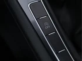 Volkswagen Golf 1.0 TSI Highline R-line | Panoramadak | Camera | Virtual | LED thumbnail 56