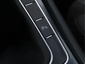 Volkswagen Golf 1.0 TSI Highline R-line | Panoramadak | Camera | Virtual | LED thumbnail 57