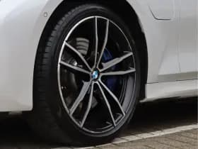 BMW 3-serie 330e M-sport | Schuifdak | Leder | Laser | 88,6% SOH | Org. NL thumbnail 13