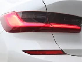 BMW 3-serie 330e M-sport | Schuifdak | Leder | Laser | 88,6% SOH | Org. NL thumbnail 20