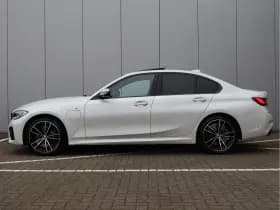 BMW 3-serie 330e M-sport | Schuifdak | Leder | Laser | 88,6% SOH | Org. NL thumbnail 23
