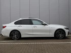 BMW 3-serie 330e M-sport | Schuifdak | Leder | Laser | 88,6% SOH | Org. NL thumbnail 24