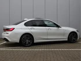 BMW 3-serie 330e M-sport | Schuifdak | Leder | Laser | 88,6% SOH | Org. NL thumbnail 6