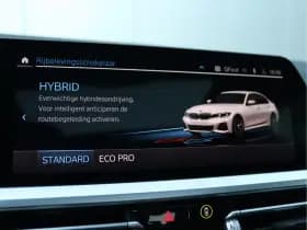 BMW 3-serie 330e M-sport | Schuifdak | Leder | Laser | 88,6% SOH | Org. NL thumbnail 59