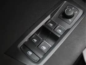 Volkswagen Touran 1.5 TSI Highline 7-zits | Panoramadak | Virtual | Keyless | ACC thumbnail 37