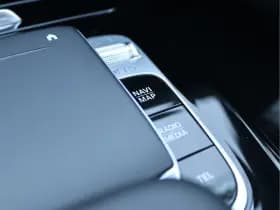 Mercedes-Benz A-Klasse 200 AMG-line | Panoramadak | Widescreen | Org. NL thumbnail 60