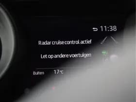 Toyota Yaris 1.5 Hybrid Dynamic | 1e eigenaar | Camera | Navigatie | LED thumbnail 31