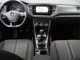 Volkswagen T-Roc 1.0 TSI Style | Camera | Trekhaak | Navigatie | Org. NL thumbnail 3