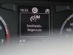 Volkswagen T-Roc 1.0 TSI Style | Camera | Trekhaak | Navigatie | Org. NL thumbnail 34