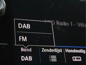 Volkswagen T-Roc 1.0 TSI Style | Camera | Trekhaak | Navigatie | Org. NL thumbnail 38