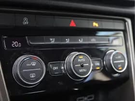 Volkswagen T-Roc 1.0 TSI Style | Camera | Trekhaak | Navigatie | Org. NL thumbnail 51