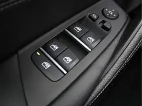 BMW 5 Serie 530e iPerformance eDrive Edition | M-sport | SOH 89,2% | Org. NL thumbnail 32