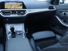 BMW 3 Serie Touring 320i High Executive | M-Sport | Camera | Org. NL thumbnail 17