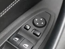 BMW X1 xDrive20d High Executive | Keyless | LED | Stoelverwarming thumbnail 24