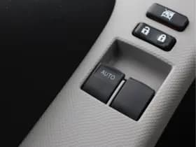 Toyota Yaris 1.3 VVTi Comfort | Airco | Bluetooth | 6-bak | Org. NL thumbnail 22