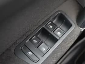 Volkswagen Golf thumbnail 28