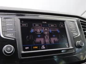 Volkswagen Golf thumbnail 48