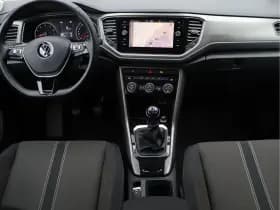 Volkswagen T-Roc thumbnail 3