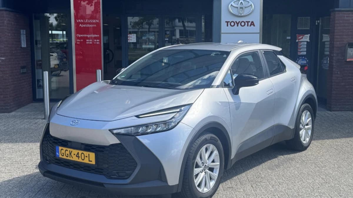 Toyota C hr — foto 1