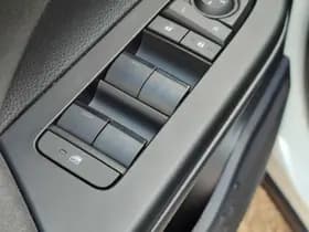 Toyota C hr thumbnail 33