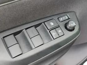 Toyota Yaris thumbnail 16