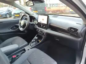 Toyota Yaris thumbnail 8