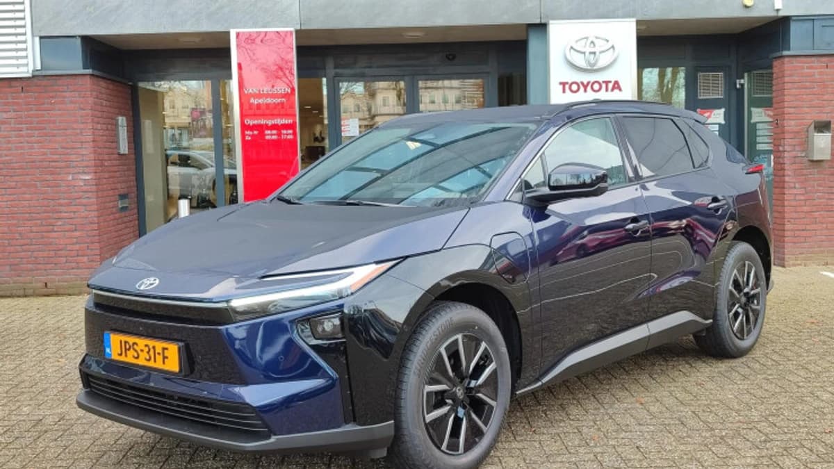 Toyota bZ4X — foto 1