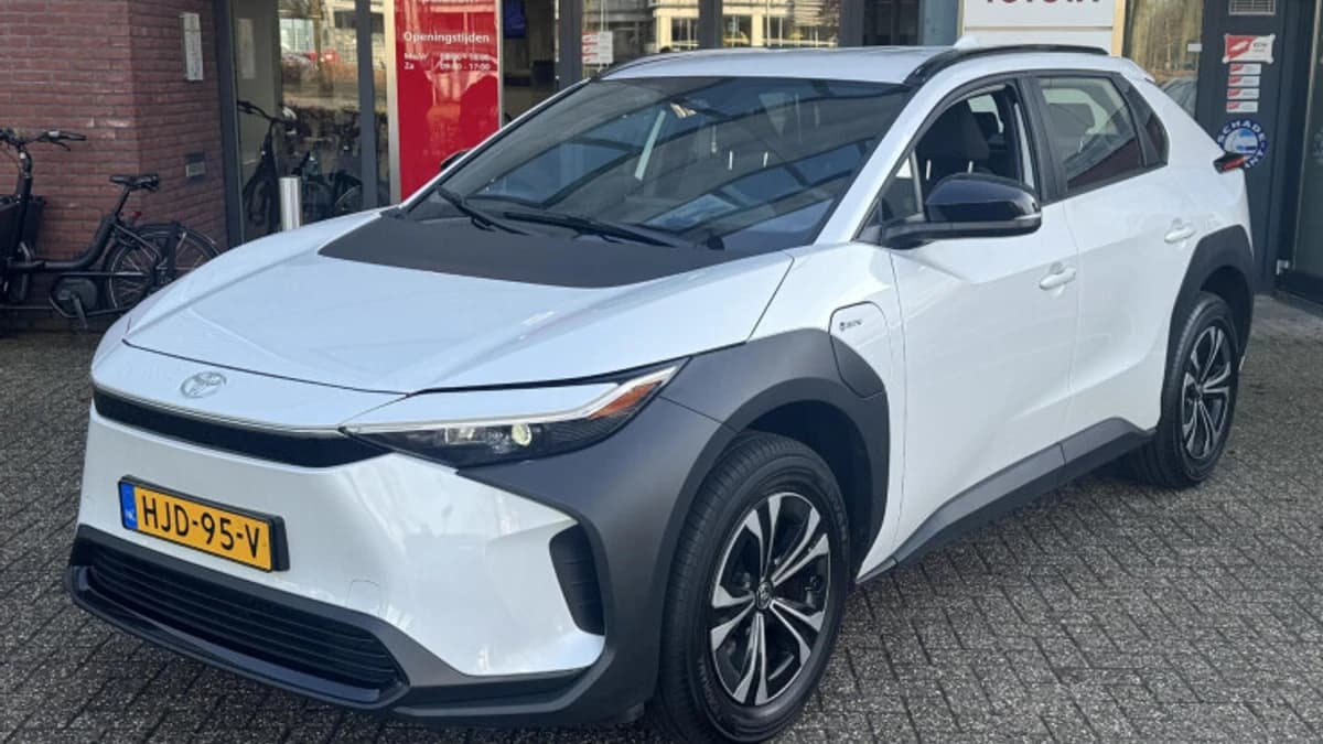Toyota bZ4X — foto 1