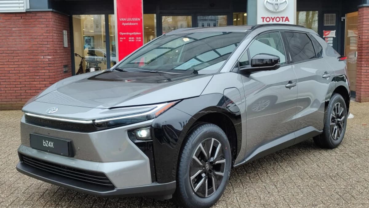 Toyota bZ4X — foto 1